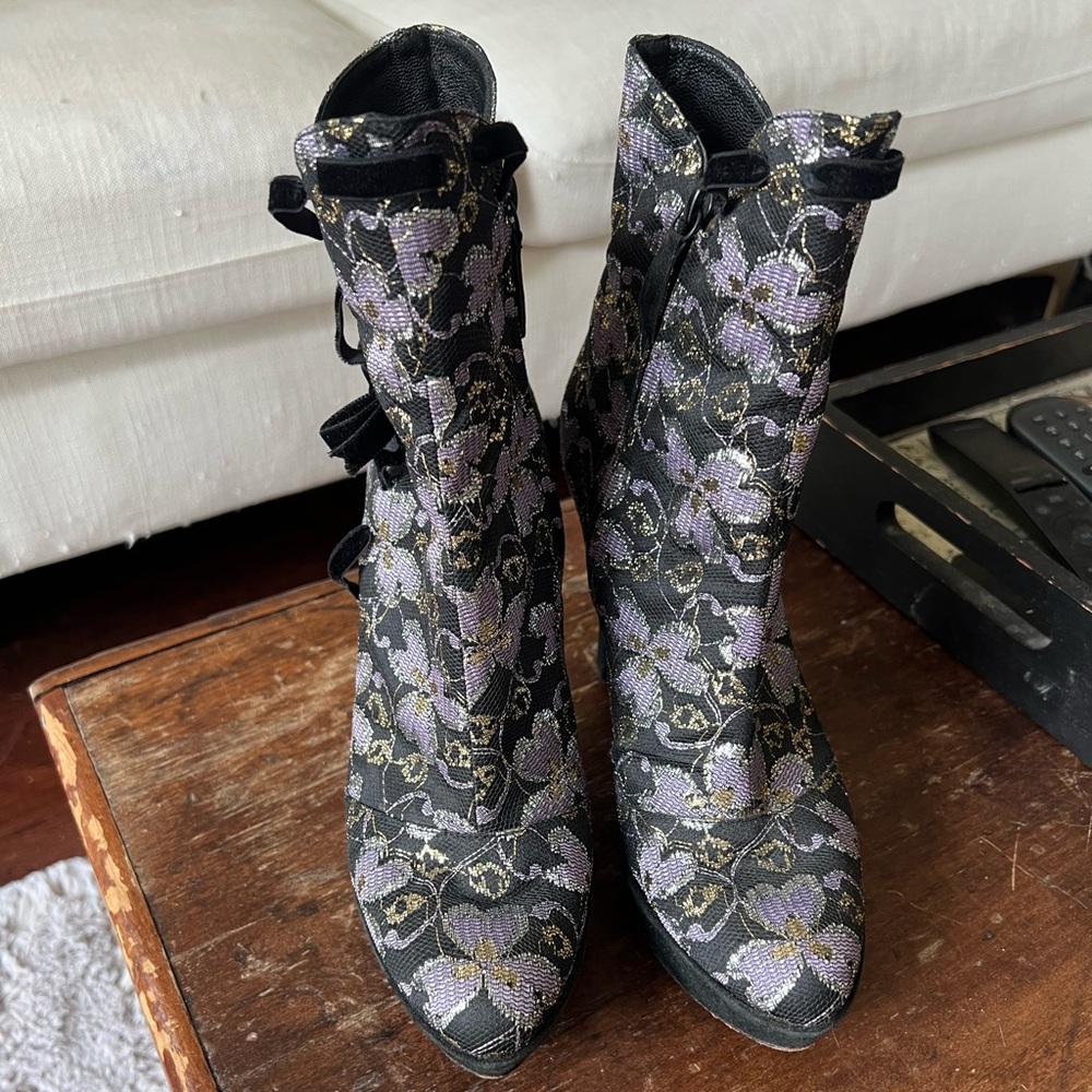Boots - Picture 3 of 6